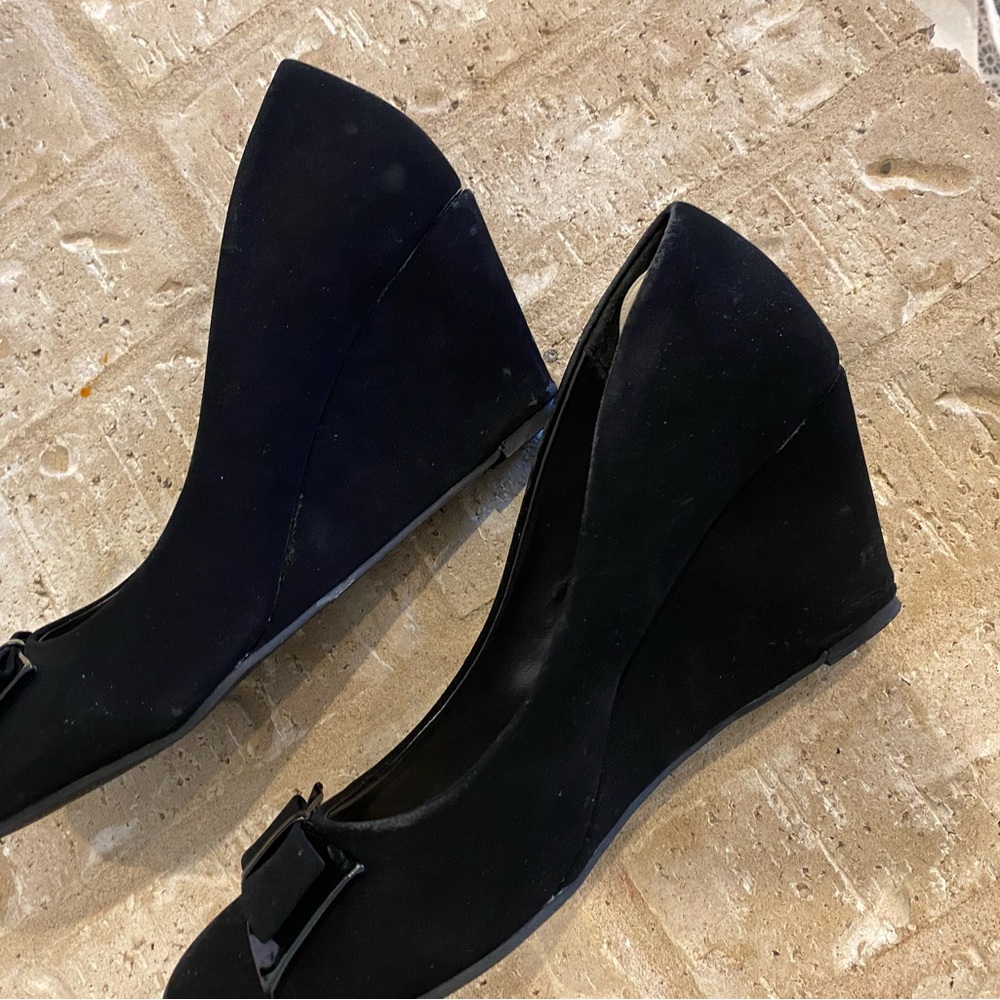 Chic Black Wedge Heels